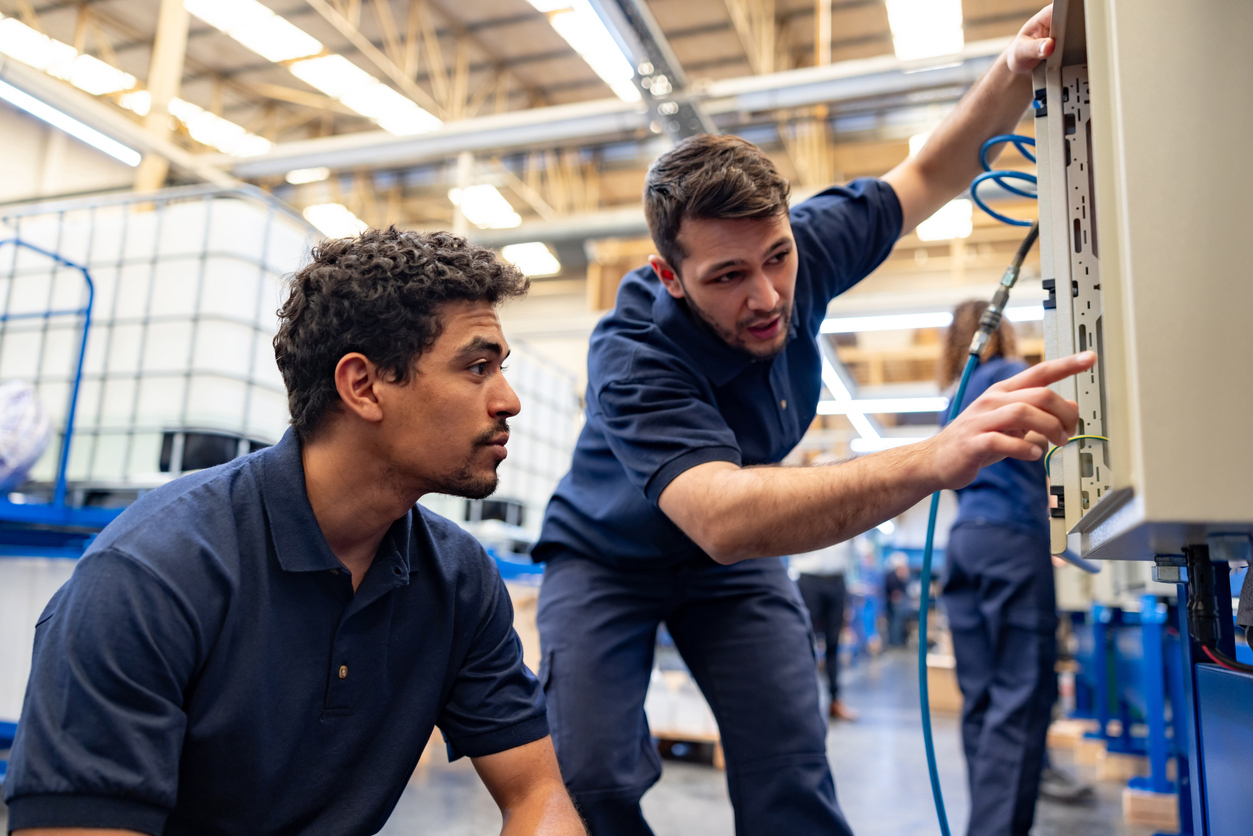 Manufacturing M iStock-1828384788 (1)